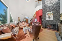 Stunning Valley Views and Cozy Fireplaces - Spectacular Dome Getaway