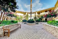Lavish lakefront retreat in private island community with pools, tennis, & gym