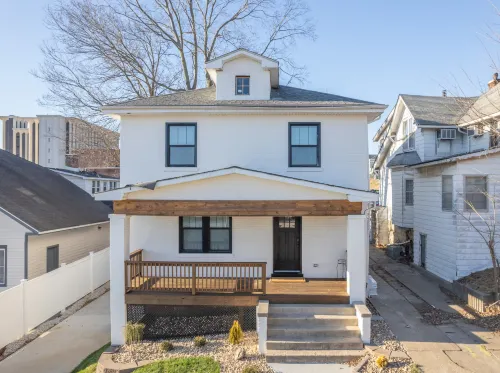 Stylish Retreat with Modern Amenities and Outdoor Space - Chic Urban Oasis