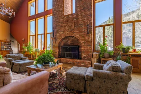 Expansive Mountain Views and Heated Pool - Charming Luxury Retreat