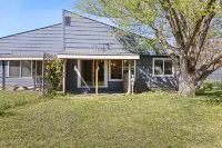 Stylish Urban Retreat and Cozy Comforts - Elegant Getaway