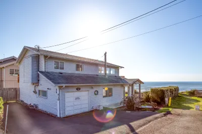Private Beach Access and Stunning Ocean Views - Gorgeous Coastal Haven