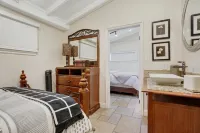 Charming Courtyard and Gourmet Kitchen - Beautiful Coastal Escape