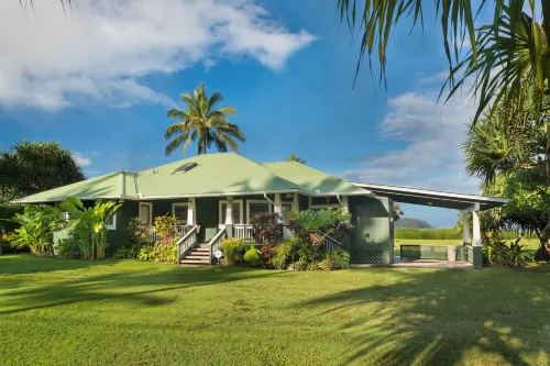 Beachfront Home with Stunning Views - Serene Coastal Escape 하날레이 호텔