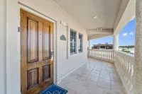 Luxurious Master Suite and Stunning Balcony Views - Elegant Oasis Hotels in Rosemary Beach