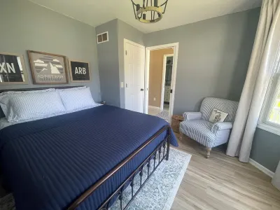 Charming 4Br/3BA Lakefront Home w/ Dock, Kayaks + Fire Pit – Ackerson Lake Hotels near Napoleon Township Park