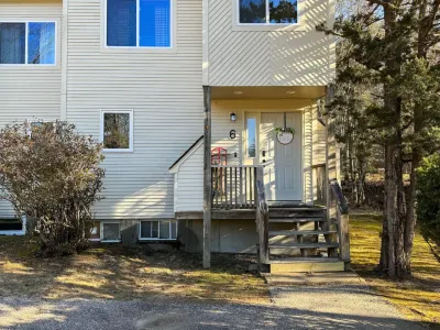 Direct Access to Recreation Path and Fireplace - Inviting Modern Retreat 사코 리버 파밀리 캠핑 주변 호텔