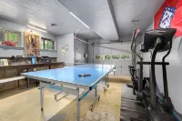 Charming Outdoor Oasis with Inground Pool - Spacious Luxury Retreat