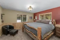 Expansive Yard and Mountain Views - Charming Alpine Retreat
