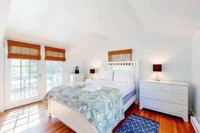 Cozy in-law suite near Edgartown & the beach with patio, outdoor shower, & AC