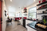Rooftop Deck and Modern Amenities - Charming Tranquil Haven Hotels in Elm Mott