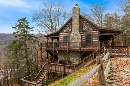 Mountain Views and Hot Tub - Cozy Mountain Cabin Retreat