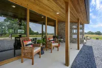 Hot Tub, Fire Pit, Pool Table and Family Friendly Access - Modern Oasis Hoteles en Condado de McCurtain