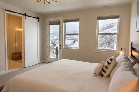 Incredible Views and Inviting Outdoor Space - Stunning Modern Retreat