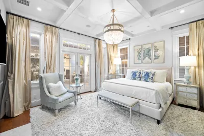 Luxurious Escape with Heated Pool and Outdoor Loggia - Stunning Retreat