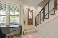Northgate Nest Cozy & Convenient 2BR 3BA Office Steps from A&M Отели в г. Брайан