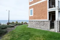 Stunning Views and Elegant Interiors - Luxurious Oceanfront Haven