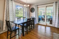 River Road: 3 br, a/c, garage, and river views in lower Village! Hotels near Oxygen