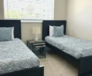Beachfront ground floor condo with deck and heated pool 사우스 패트릭 커뮤니티 공원 주변 호텔