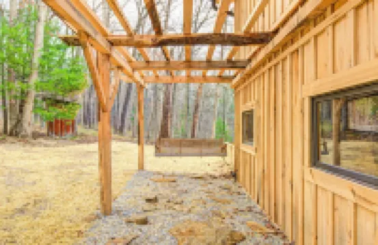 Private 3.5 acre Waterfront Cabin with Hot Tub, WiFi, Minutes from Nashville