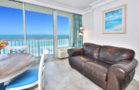 Oceanfront Balcony and Luxurious Comfort - Stunning Beach Retreat