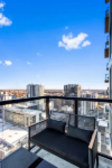 Azure Heights: Executive Stay | 21st-Floor Luxury Suite with Skyline Views