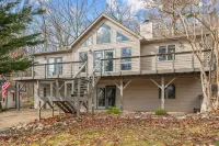 Hot Tub and Spacious Deck with Woodland Views - Charming Mountain Retreat