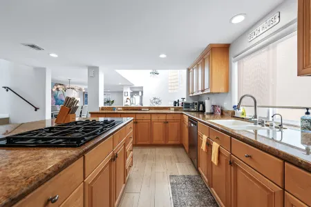 Ocean View and Rooftop Fire Pit - Charming Family Escape