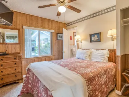 Cozy Suite with Full Kitchen and Outdoor Dining - Tranquil Ocean View Отели рядом с достопримечательностью «Flying Dutchman Winery»