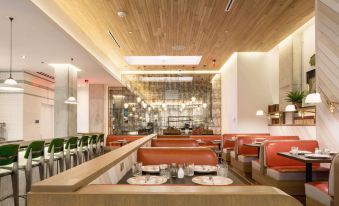 Holiday Inn Express & Suites College Park-University Area