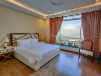 Queenstown Hotel Murree - parking