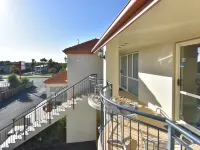 Northcote Motor Lodge Hotels near Groynes
