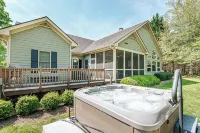 Fire Pit+Hot Tub+Game Room in Spacious Family-Friendly House