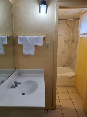 Trailway Motel Отели в г. Стуки Тауншип