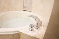 J&A Classic Hotel - Hot Tub