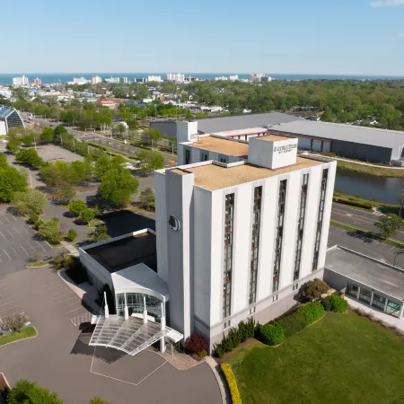DoubleTree by Hilton Virginia Beach Отели рядом с достопримечательностью «Пляж Кроатан-Бич»