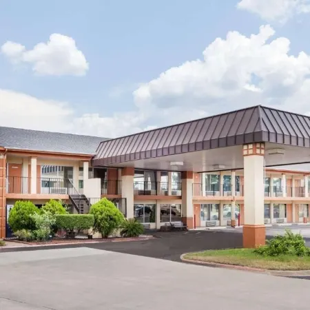 Super 8 by Wyndham Longview/I-20