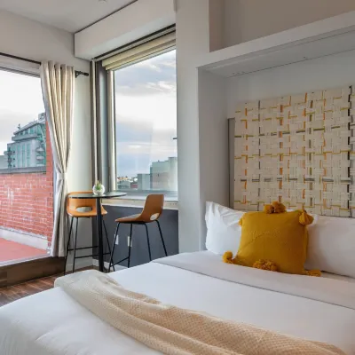 The Modernist Hotel Отели рядом с достопримечательностью «Станция метро Queens Plaza»