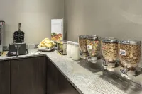 Fairfield Inn & Suites Boston Logan Airport/Chelsea - breakfast