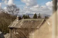 Holly Lodge Guest House with Free Off Site Health Club - Mountain view