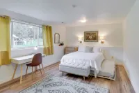 Serene Palmer Home Walk to Downtown and Riverfront!