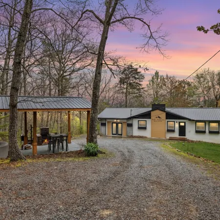 Bluff Mountain Bungalow 4 Bedroom Home by RedAwning