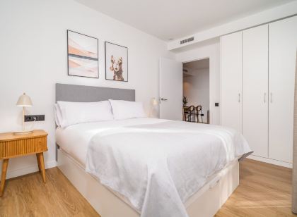 Limehome Barcelona Plaça Pirineus