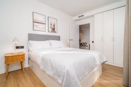 Limehome Barcelona Plaça Pirineus