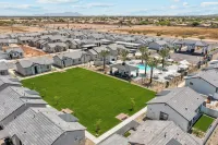 Breezy Modern House in Casa Grande with Pool,BBQ