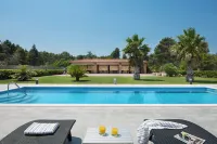 Malibu Grand Royale – Luxury Group Villa - Swimmingpools