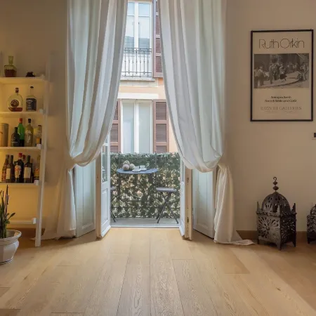 Wine Not Apartment Como Centre by Rent All Como