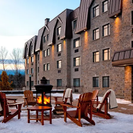 DoubleTree by Hilton Quebec Resort Отели рядом с достопримечательностью «Торговый центр Galeries de la Capitale»