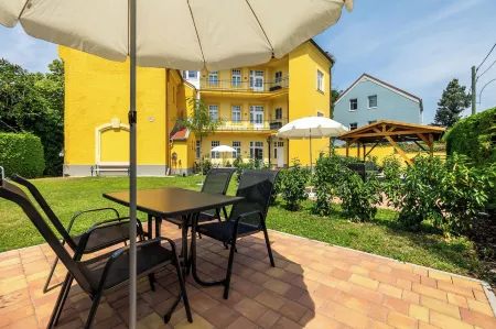 Albizia-Apartments Отели в г. Баден