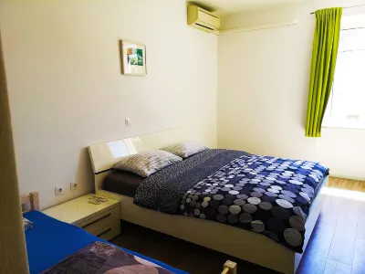 Chillax Rooms Отели рядом с достопримечательностью «Сплитский собор»